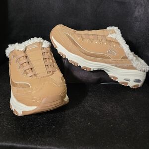 Skechers Women's Tan Fur-Lined Size 9